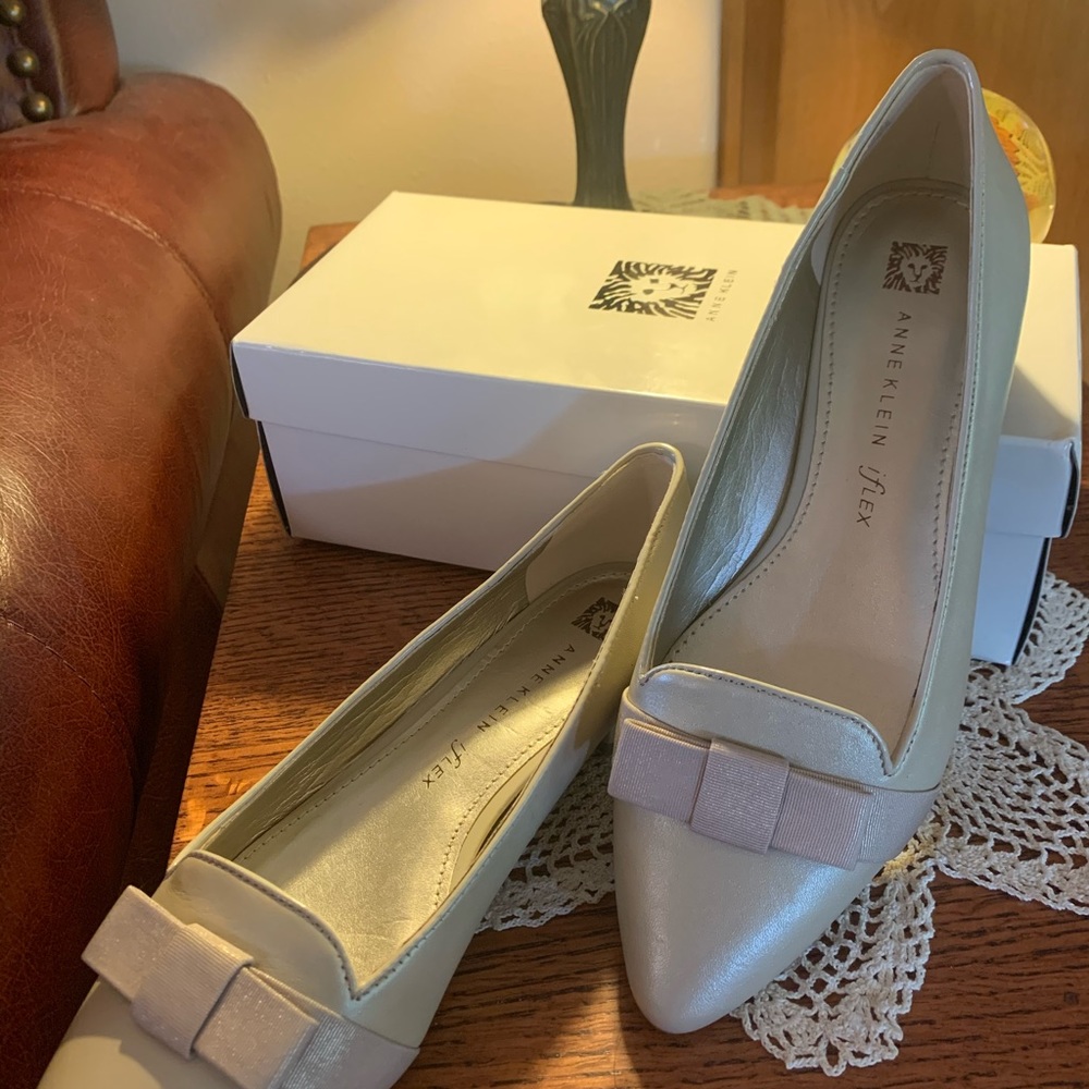Anne Klein Cream Flats with Bow Accent - Picture 3 of 8